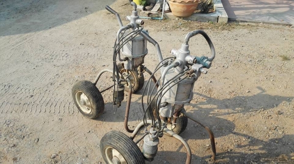 Sell>> AIRLESS SPAY เครื่องพ่นสี มีมา 2 ตัว อุปกรณ์มีมาตามรูป สามารถทำเป็นอะไหล่ได้ ขายไม่แพงครับ!!