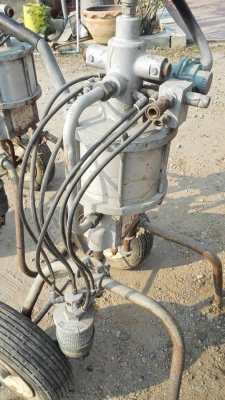 Sell>> AIRLESS SPAY เครื่องพ่นสี มีมา 2 ตัว อุปกรณ์มีมาตามรูป สามารถทำเป็นอะไหล่ได้ ขายไม่แพงครับ!!