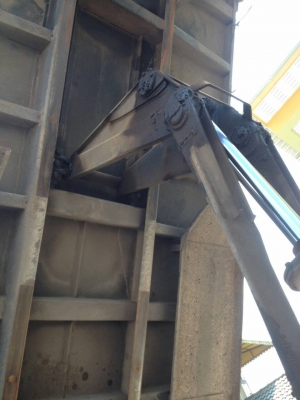 รถอีซูซุ 10 ล้อดั้ม FXZ  320 แรงม้า. ปี 50.  ( รถวิ่ง 15x,xxx กม. )    สนใจติดต่อ  081 - 6079515