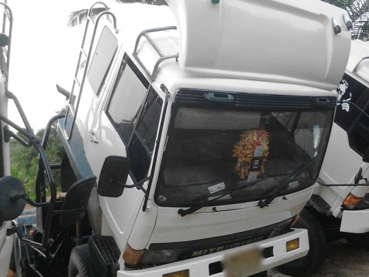 รถมิตซู 10 ล้อ หัวลาก FN527 - 225  แรงม้า.  ปี 40.  ( มี ขาย 3 หัว. )    สนใจติดต่อ  081 - 6079515