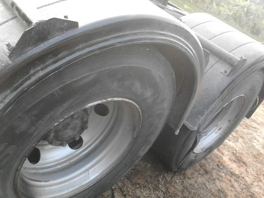 รถมิตซู 10 ล้อ หัวลาก FN527 - 225  แรงม้า.  ปี 40.  ( มี ขาย 3 หัว. )    สนใจติดต่อ  081 - 6079515