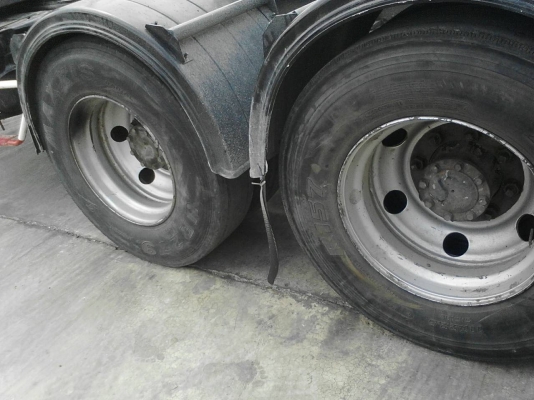 รถมิตซู 10 ล้อ หัวลาก FN527 - 225  แรงม้า.  ปี 40.  ( มี ขาย 3 หัว. )    สนใจติดต่อ  081 - 6079515