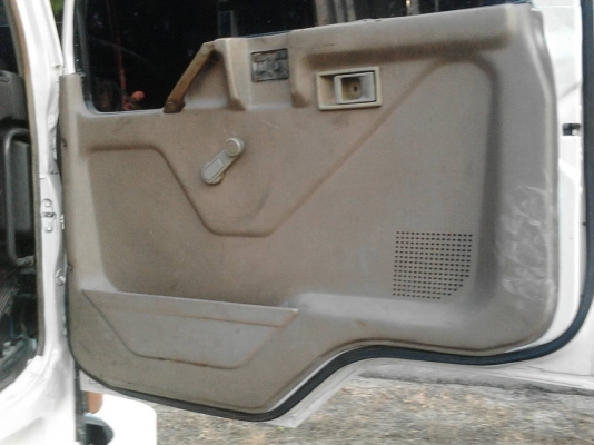 รถมิตซู 10 ล้อ หัวลาก FN527 - 225  แรงม้า.  ปี 40.  ( มี ขาย 3 หัว. )    สนใจติดต่อ  081 - 6079515