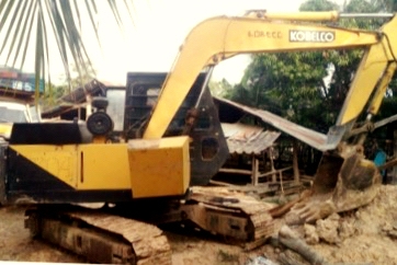 KOBELCO K903 SK 60 เอกสารใบอินวอย ภายในเก๋งแอร์เย็น สะอาดสวย คอนโทรลง่ายใช้งานสะดวก เครื่องยนต์เดิมๆแรงดีทำงานได้เร็วปกติดีครับ ภายนอกบอดี้สวย ช่วงล่างเต็มดี เฟรมสองข้างไม่มีผุ โรลเลอร์โซ่ใบแทรกสภาพดีประมาณ 60\% พร้อมทำงานได้เลย ราคาต่อรองได้ครับ