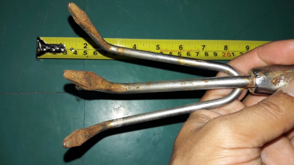 ขายคราดญี่ปุ่นด้ามไม้เหมาะมือMade in Japan. ขายคราดญี่ปุ่นด้ามไม้เหมาะมือMade in Japan.