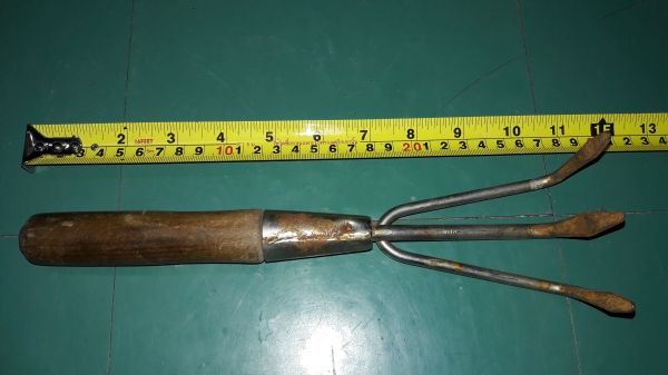 ขายคราดญี่ปุ่นด้ามไม้เหมาะมือMade in Japan. ขายคราดญี่ปุ่นด้ามไม้เหมาะมือMade in Japan.