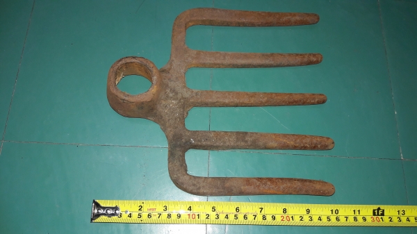 ขายคราดงานเก่าโบราณงานยุโรปใหญ่หนัก2.3กิโลกรัม ขายคราดงานเก่าโบราณงานยุโรปใหญ่หนัก2.3กิโลกรัม