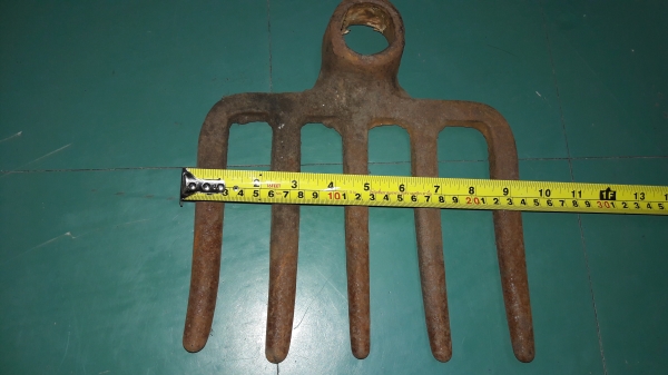 ขายคราดงานเก่าโบราณงานยุโรปใหญ่หนัก2.3กิโลกรัม ขายคราดงานเก่าโบราณงานยุโรปใหญ่หนัก2.3กิโลกรัม