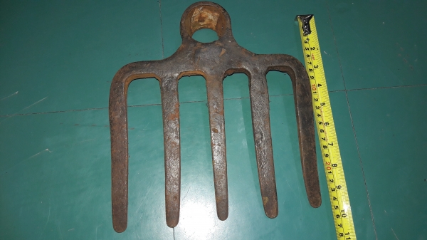 ขายคราดงานเก่าโบราณงานยุโรปใหญ่หนัก2.3กิโลกรัม