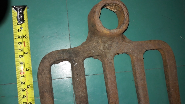 ขายคราดงานเก่าโบราณงานยุโรปใหญ่หนัก2.3กิโลกรัม ขายคราดงานเก่าโบราณงานยุโรปใหญ่หนัก2.3กิโลกรัม