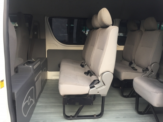 ขายดีเซล2.5ปี06เกียMTสีขาวเดิมๆเบาะสี่แถวคร้า