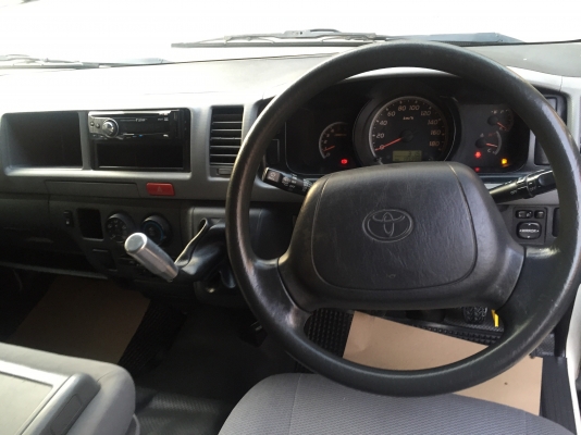 ขายดีเซล2.5ปี06เกียMTสีขาวเดิมๆเบาะสี่แถวคร้า