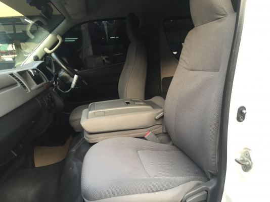 ขายดีเซล2.5ปี06เกียMTสีขาวเดิมๆเบาะสี่แถวคร้า