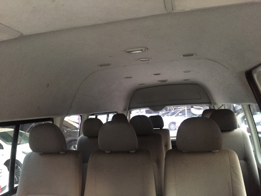 ขายดีเซล2.5ปี06เกียMTสีขาวเดิมๆเบาะสี่แถวคร้า