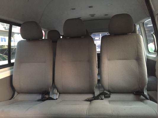 ขายดีเซล2.5ปี06เกียMTสีขาวเดิมๆเบาะสี่แถวคร้า