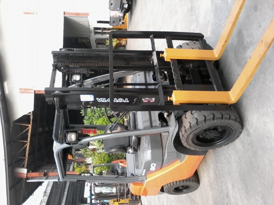 ขายรถยกดีเซลขนาด3ตัน   TOYOTA-8FD30 สวยๆ ราคา 430,000 บาท