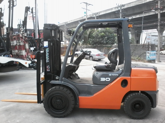 ขายรถยกดีเซลขนาด3ตัน   TOYOTA-8FD30 สวยๆ ราคา 430,000 บาท