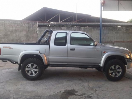 TOYOTA D4D 4x4   320000 ฿