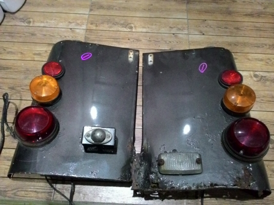 ไฟท้ายจิ๊ปมิตซู J53-J59 สวยๆๆ ไม่ผุ ไฟถอย ไฟส่องป้าย ไฟท้าย ไฟเลี้ยว ทับทิม