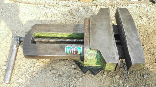 Sell>> ปากกายักษ์ฐานปรับองศา ขนาด 20" ยาว 30" ตัวใหญ่แข็งแรง สภาพสวยปากคม หนักแน่นพร้อมใช้งาน.