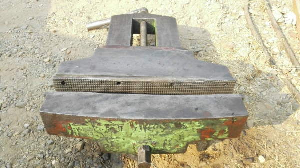 Sell>> ปากกายักษ์ฐานปรับองศา ขนาด 20" ยาว 30" ตัวใหญ่แข็งแรง สภาพสวยปากคม หนักแน่นพร้อมใช้งาน.