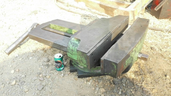 Sell>> ปากกายักษ์ฐานปรับองศา ขนาด 20" ยาว 30" ตัวใหญ่แข็งแรง สภาพสวยปากคม หนักแน่นพร้อมใช้งาน.