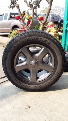 ขายยางพร้อมแม๊ก ออนนิว 2013 ขอบ17  265/55 โทร 0817368589