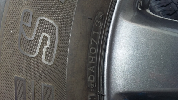 ขายยางพร้อมแม๊ก ออนนิว 2013 ขอบ17  265/55 โทร 0817368589