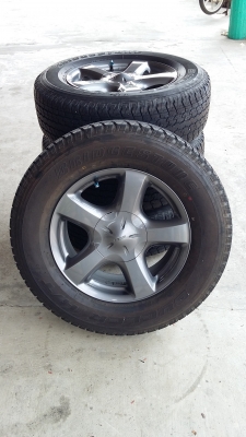 ขายยางพร้อมแม๊ก ออนนิว 2013 ขอบ17  265/55 โทร 0817368589