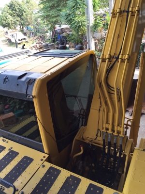 KOMATSU PC200-8 รถปี 11 5,XXX ชั่วโมง เอกสารใบแจ้งจำหน่าย (ประกันศูนย์ยังมีอยู่ ถ่ายน้ำมันเครื่องกรองน้ำมันไฮโดลิคกองฟรีอีกนาน) รถออกป้ายแดง ตัวญี่ปุ่น สีเดิม รถสวยมาก ราคา 2,390,000 บาท สนใจด่วน 089-0854790
