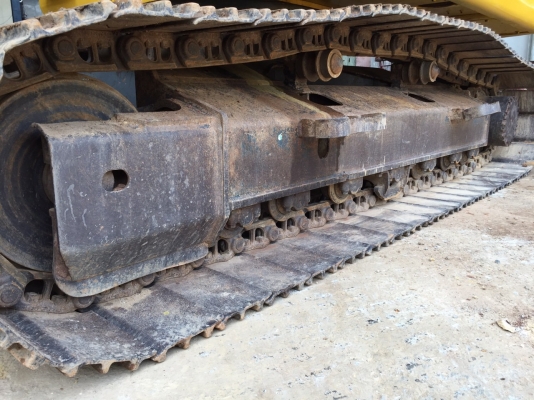 KOMATSU PC200-8 รถปี 11 5,XXX ชั่วโมง เอกสารใบแจ้งจำหน่าย (ประกันศูนย์ยังมีอยู่ ถ่ายน้ำมันเครื่องกรองน้ำมันไฮโดลิคกองฟรีอีกนาน) รถออกป้ายแดง ตัวญี่ปุ่น สีเดิม รถสวยมาก ราคา 2,390,000 บาท สนใจด่วน 089-0854790