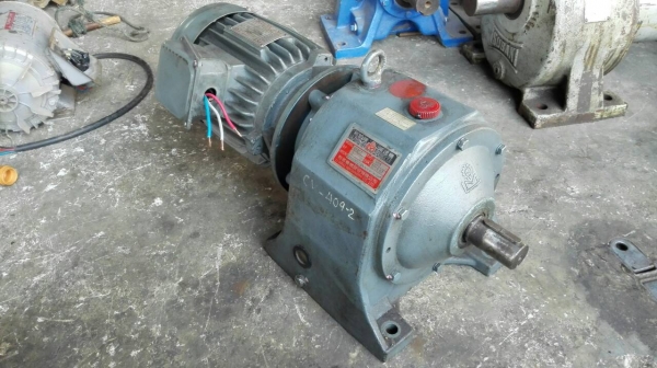 Sell>> มอเตอร์เกียร์ LI MING Made in TAIWAN 2 HP. 380V. ทด 1:25 ความเร็วรอบ 58 RPM. สภาพใหม่กริ้บวิ่งเงียบพร้อมใช้