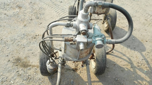 Sell>> AIRLESS SPAY เครื่องพ่นสี มีมา 2 ตัว อุปกรณ์มีมาตามรูป สามารถทำเป็นอะไหล่ได้ ขายไม่แพงครับ!!