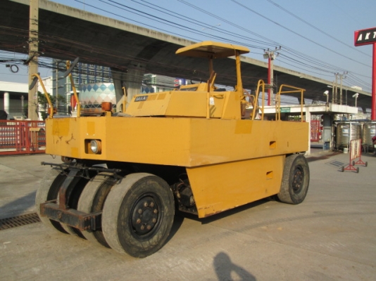 ขายรถบดล้อยาง 9 ล้อ SAKAI  TS200  มือสอง สภาพสวยพร้อมใช้งาน