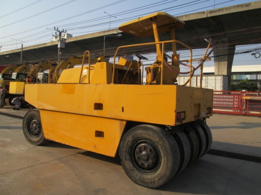 ขายรถบดล้อยาง 9 ล้อ SAKAI  TS200  มือสอง สภาพสวยพร้อมใช้งาน