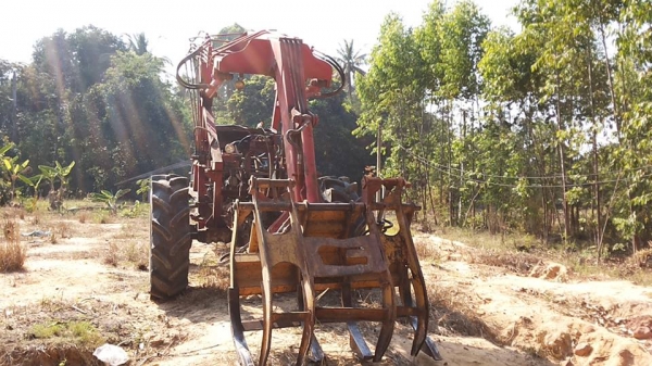 รถคีบไม้/คีบอ้อย YANMAR EF453T-45 แรง คีบหลัง PSC-ป.เสรีโชคชัย ฯ บูมเดี่ยว เล่มทะเบียนครบ **  ขาย รถคีบอ้อย/คีบไม้ YANMAR EF453T 45HP 4WD ปี51 วางเครื่อง NISSAN TD27-T เครื่องเทอร์โบ แน่น แรงดี ครับ เกียร์เดิม ครับ เกียร์ดี เข้าง่าย