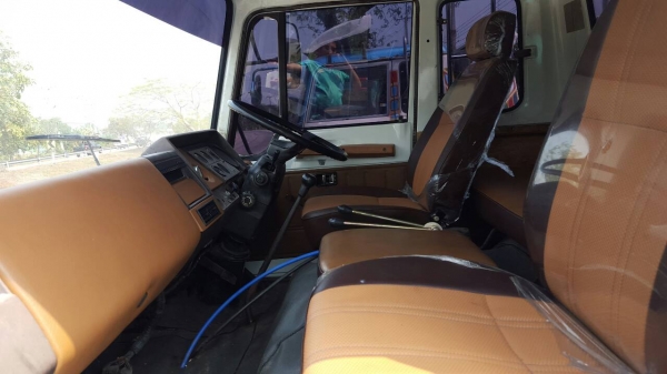 ขายรถ 10 ล้อดั๊พม์ HINO 729 รถ 2 เพลา มีสโลกลาง 4 สปีด เครื่อง EL100 = 190 แรงม้า เครื่องดีมาก ไม่หลวม ราคาเบา 580000 บาทครับ