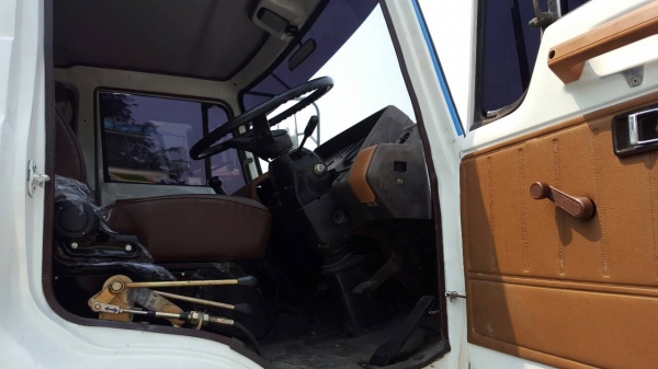 ขายรถ 10 ล้อดั๊พม์ HINO 729 รถ 2 เพลา มีสโลกลาง 4 สปีด เครื่อง EL100 = 190 แรงม้า เครื่องดีมาก ไม่หลวม ราคาเบา 580000 บาทครับ