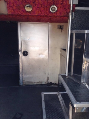 ขายดาวน์ รถบัส 250,000 บาท เครื่องเบน8 สูบ320 แอร์ไฟฟ้า ถุงลม เขาควาย เบรกแห้ง ช่วงล่างเบน   สนใจติดต่อ 092-729-3947