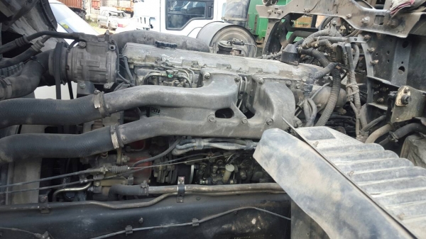 รถฮีโน่ 10 ล้อ หัวลาก  320 แรงม้า. ปี 47   ( มีขาย 2 หัว. )     สนใจติดต่อ  081 - 6079515