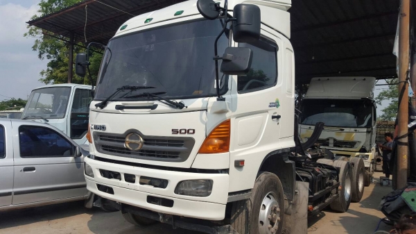 รถฮีโน่ 10 ล้อ หัวลาก  320 แรงม้า. ปี 47   ( มีขาย 2 หัว. )     สนใจติดต่อ  081 - 6079515