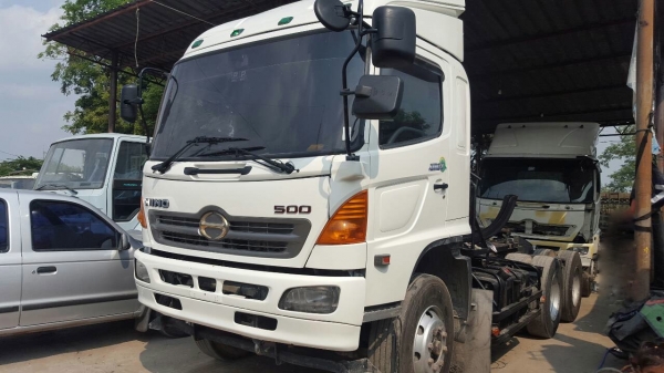 รถฮีโน่ 10 ล้อ หัวลาก  320 แรงม้า. ปี 47   ( มีขาย 2 หัว. )     สนใจติดต่อ  081 - 6079515