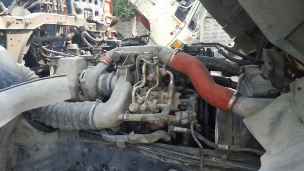 รถฮีโน่ 10 ล้อ หัวลาก  320 แรงม้า. ปี 47   ( มีขาย 2 หัว. )     สนใจติดต่อ  081 - 6079515