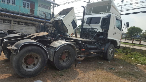 รถฮีโน่ 10 ล้อ หัวลาก  320 แรงม้า. ปี 47   ( มีขาย 2 หัว. )     สนใจติดต่อ  081 - 6079515