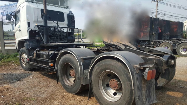 รถฮีโน่ 10 ล้อ หัวลาก  320 แรงม้า. ปี 47   ( มีขาย 2 หัว. )     สนใจติดต่อ  081 - 6079515