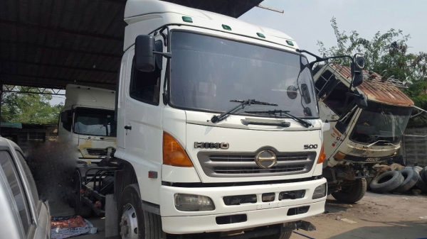 รถฮีโน่ 10 ล้อ หัวลาก  320 แรงม้า. ปี 47   ( มีขาย 2 หัว. )     สนใจติดต่อ  081 - 6079515