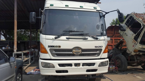 รถฮีโน่ 10 ล้อ หัวลาก  320 แรงม้า. ปี 47   ( มีขาย 2 หัว. )     สนใจติดต่อ  081 - 6079515