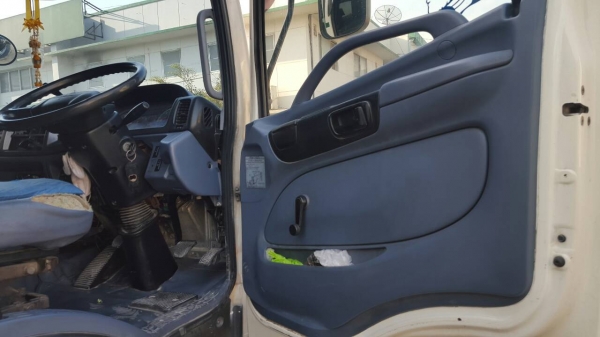 รถฮีโน่ 10 ล้อ หัวลาก  320 แรงม้า. ปี 47   ( มีขาย 2 หัว. )     สนใจติดต่อ  081 - 6079515