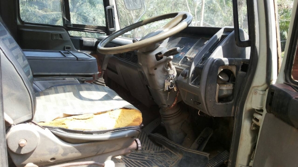 รถฮีโน่ 6 ล้อดั้ม  FD3H  195 แรงม้า. ปี 38.  ( รถประกอบ. )    สนใจติดต่อ  081 - 6079515