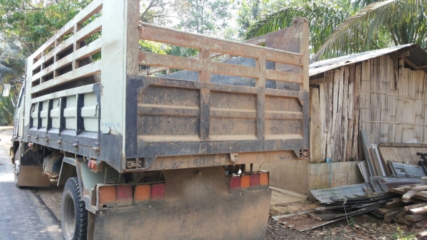 รถฮีโน่ 6 ล้อดั้ม  FD3H  195 แรงม้า. ปี 38.  ( รถประกอบ. )    สนใจติดต่อ  081 - 6079515